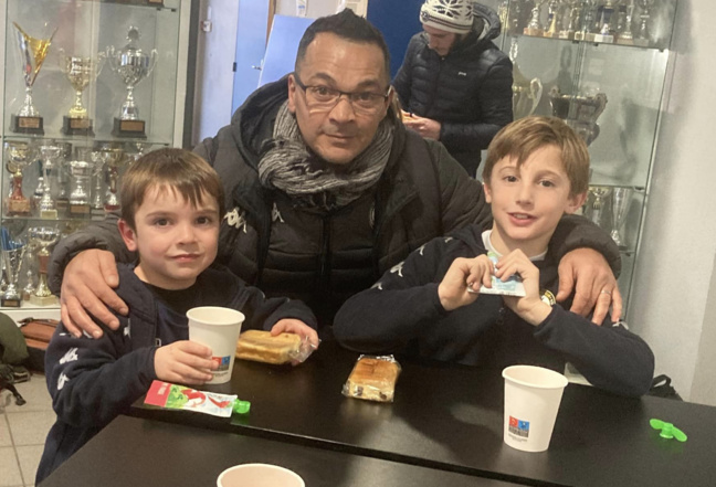 Acte VII - Le goûter - Dernière "étape" de la journée avant le retour à la maison, le goûter avec le passage de tonton Lahcène.