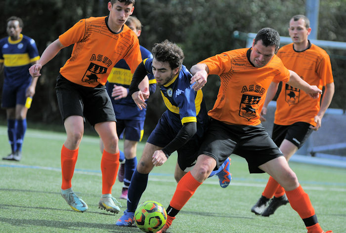 Seniors D4 - Un moindre mal et des nouveaux maillots...